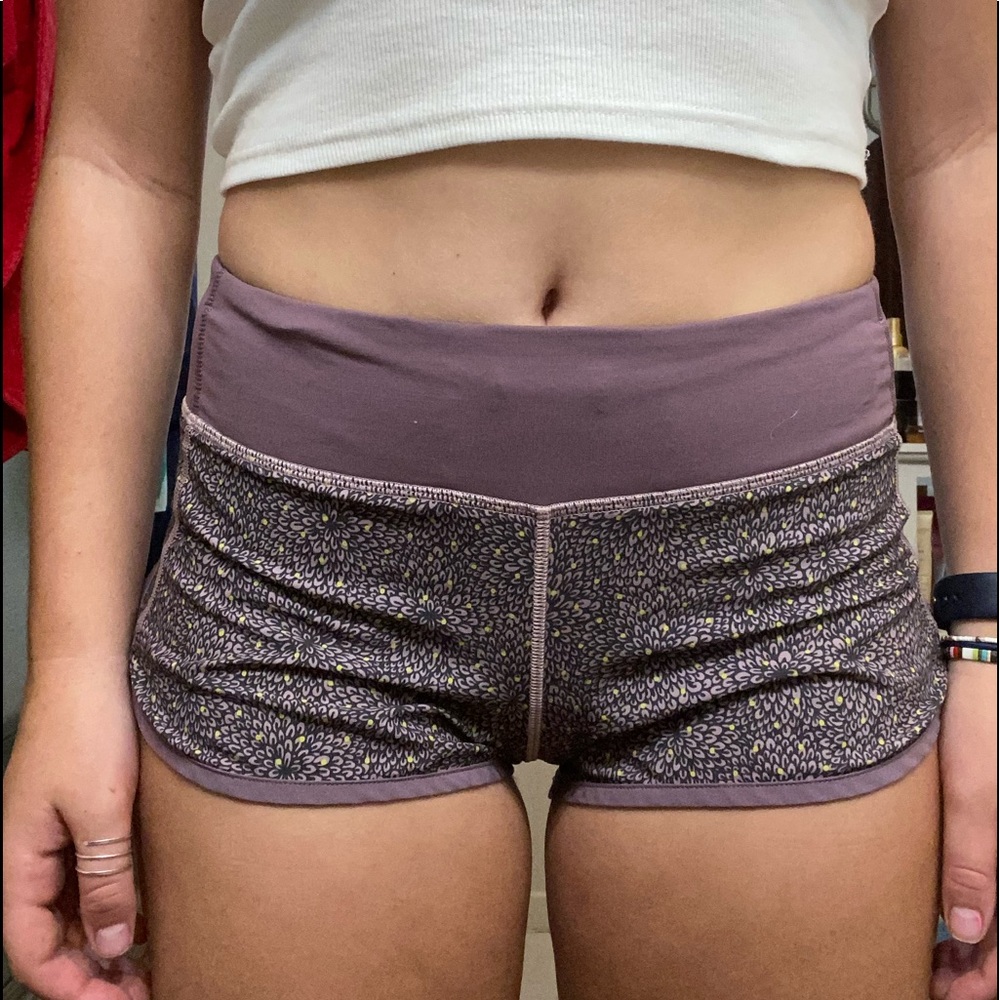 lululemon 2.5” shorts